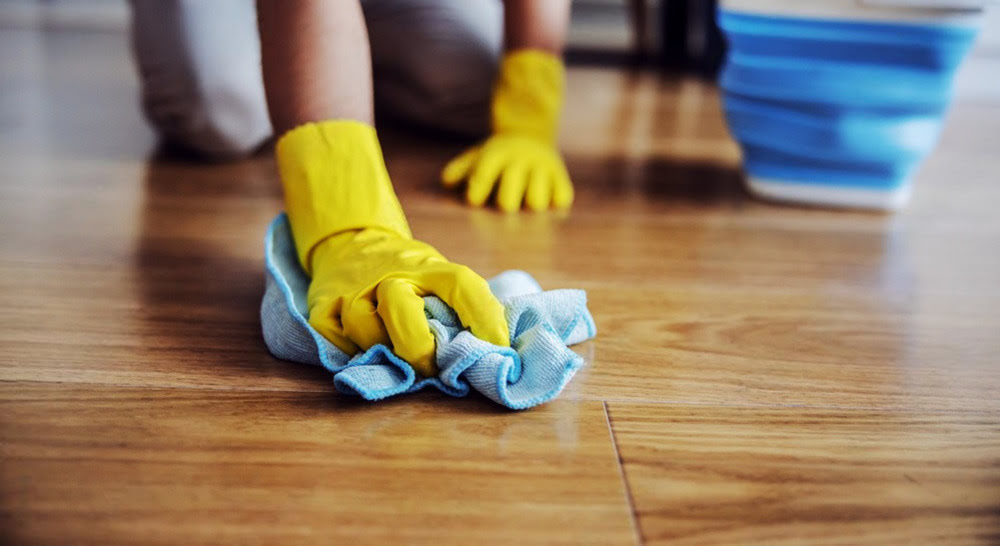 Preparing the Wood Floor for Scratch Repair
